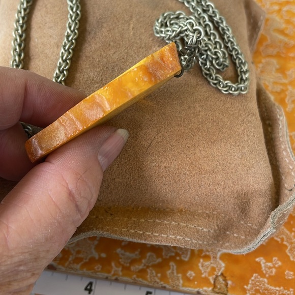 Amber slice silver tone necklace - Picture 4 of 4